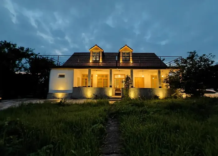 Dsegh Village House